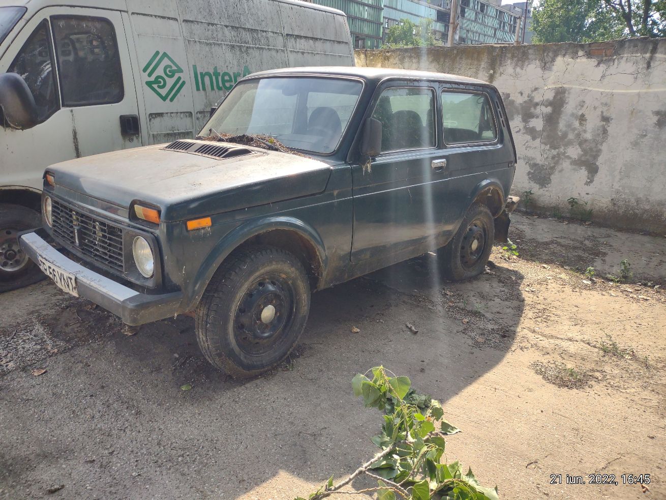 AUTO DE TEREN LADA NIVA  TR56YNT