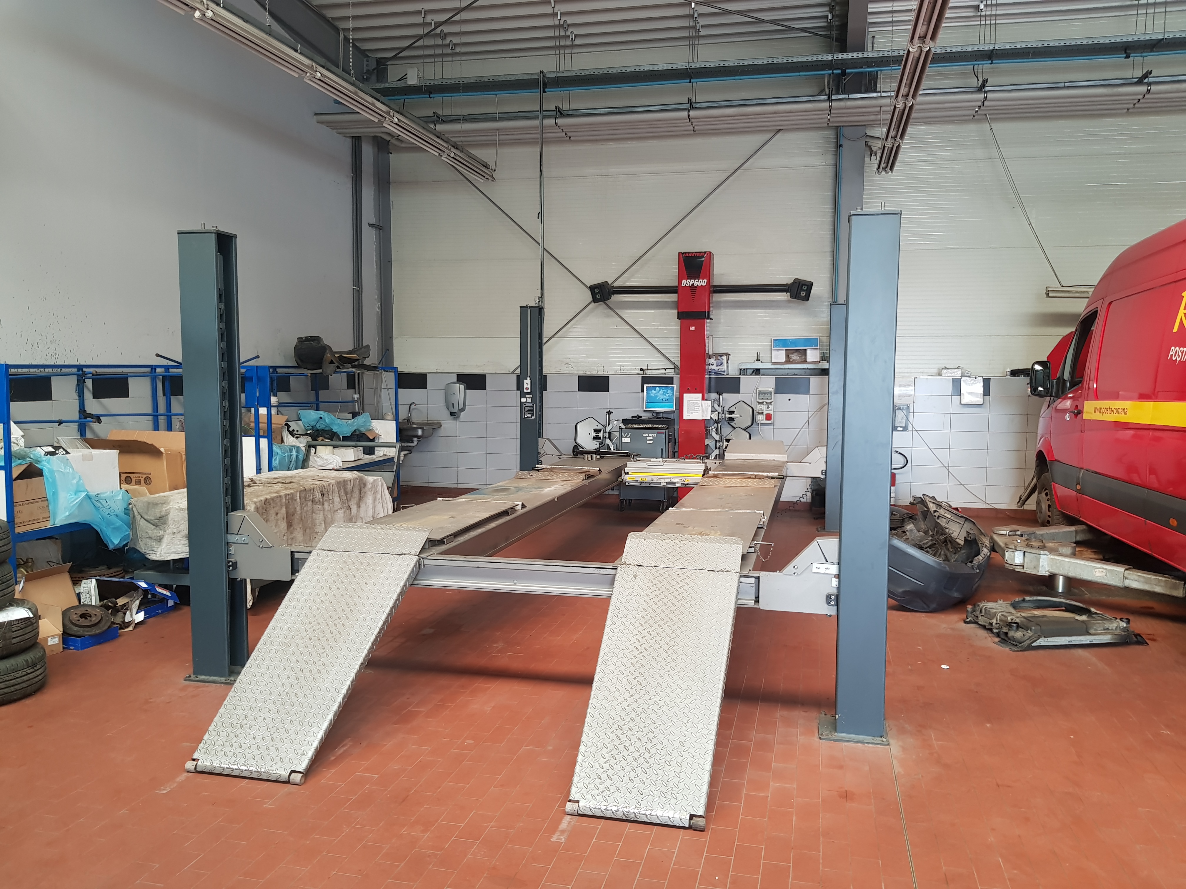 Showroom Auto P 1e È™i Service Auto Situat In Baia Mare Echipamente Service Si Autoturisme