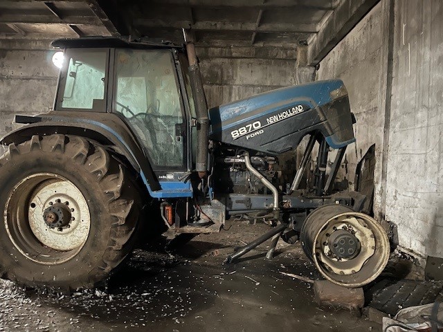 TRACTOR NEW HOLLAND - FORD 8870