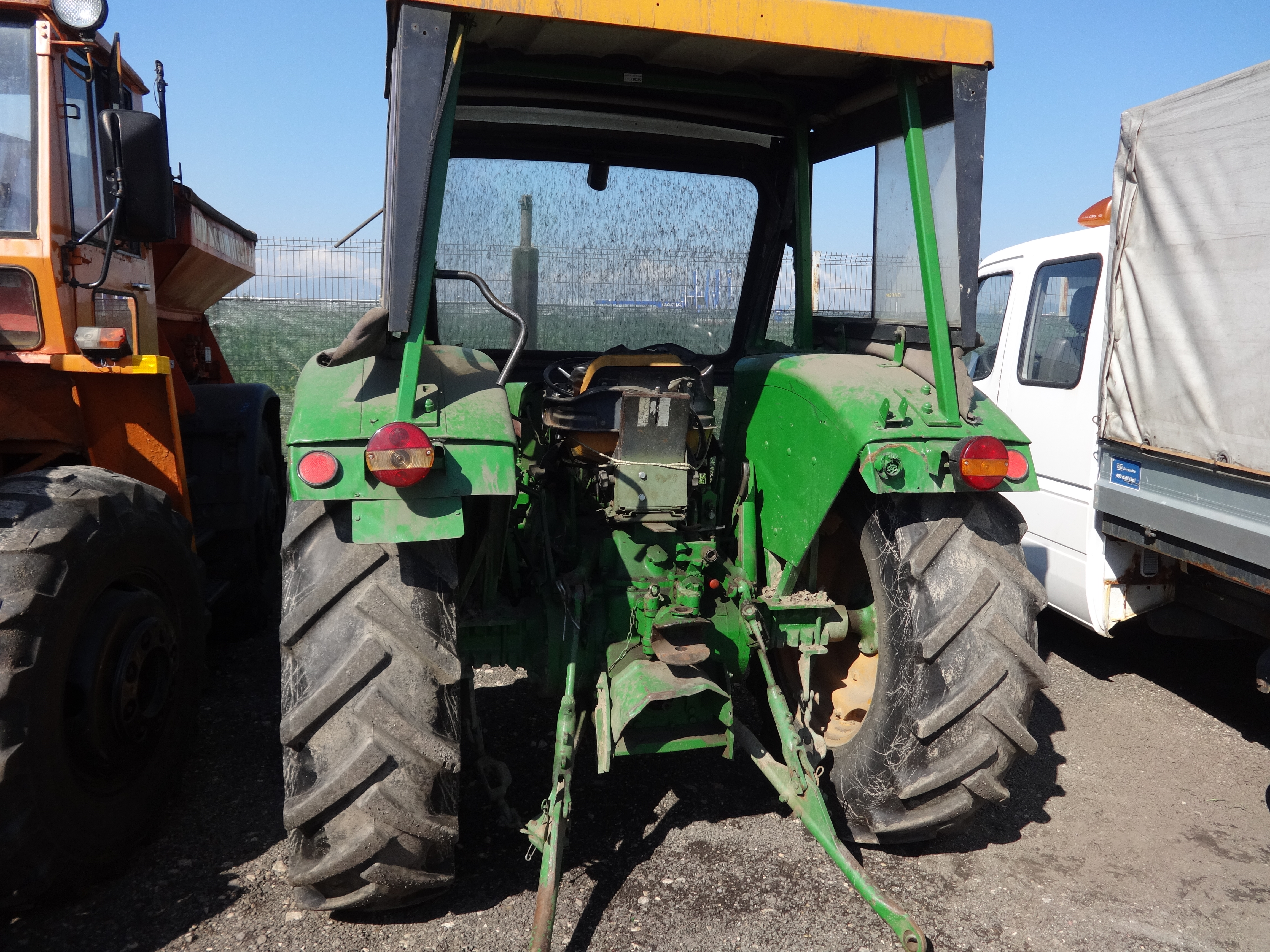 Agricultural tractor JOHN DEERE