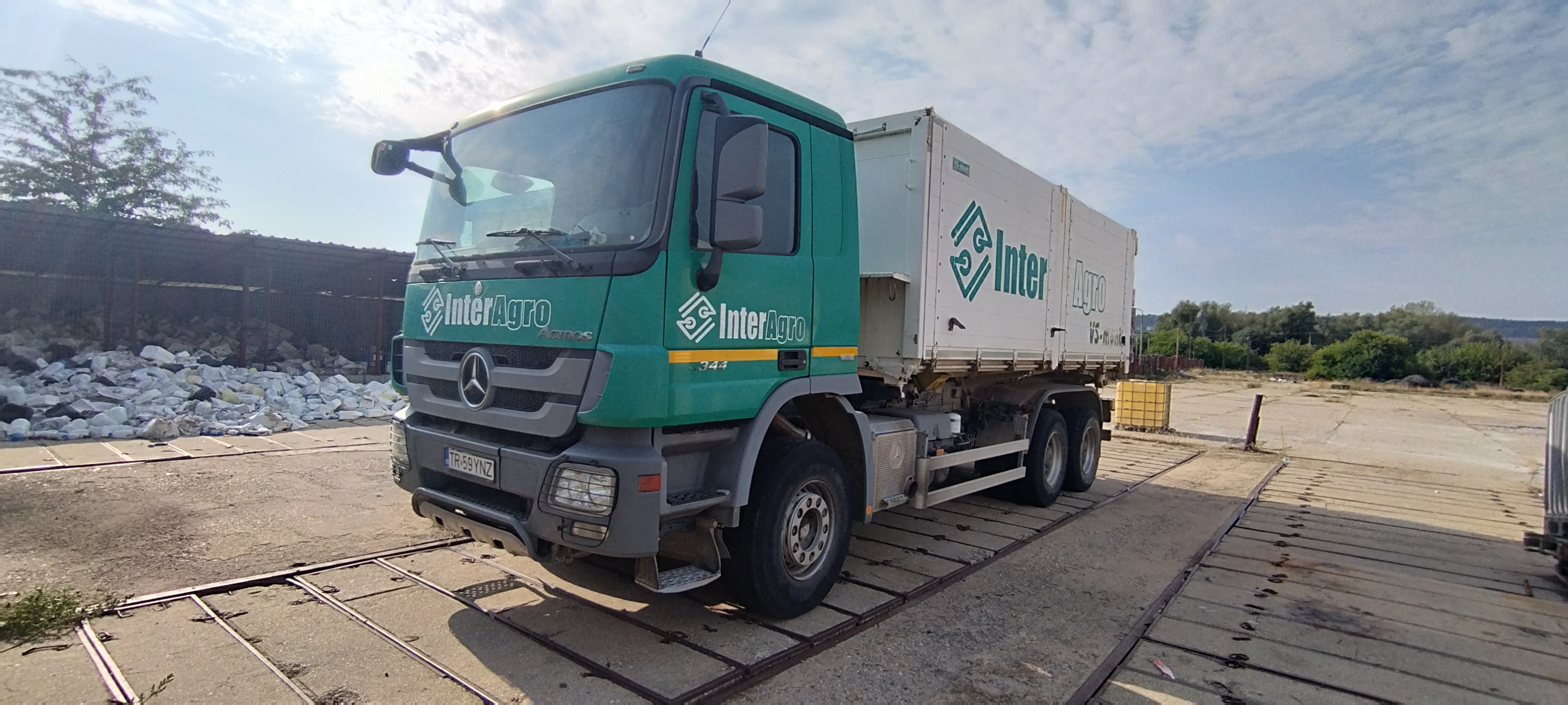 CAMION MERCEDES ACTROS 3344 CU SUPRASTRUCTURA VS TR59YNZ