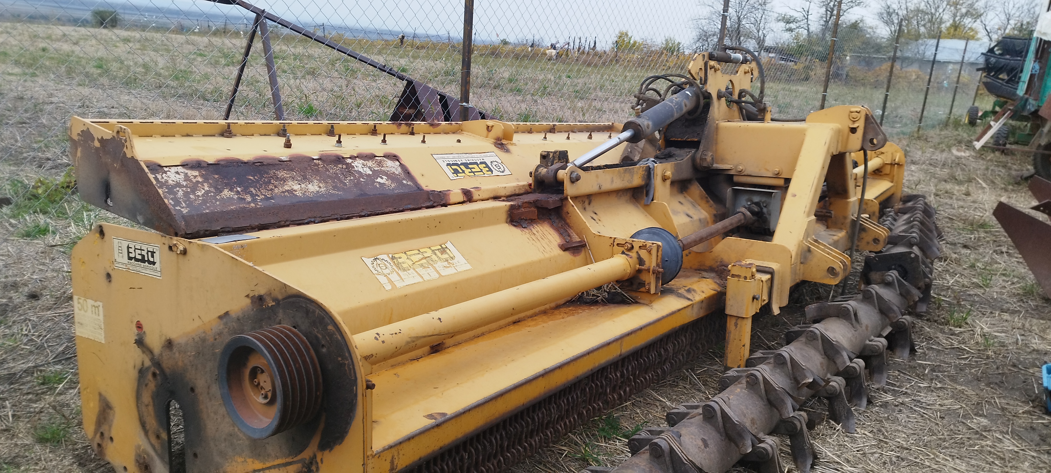 MASINA TOCAT RESTURI VEGETALE