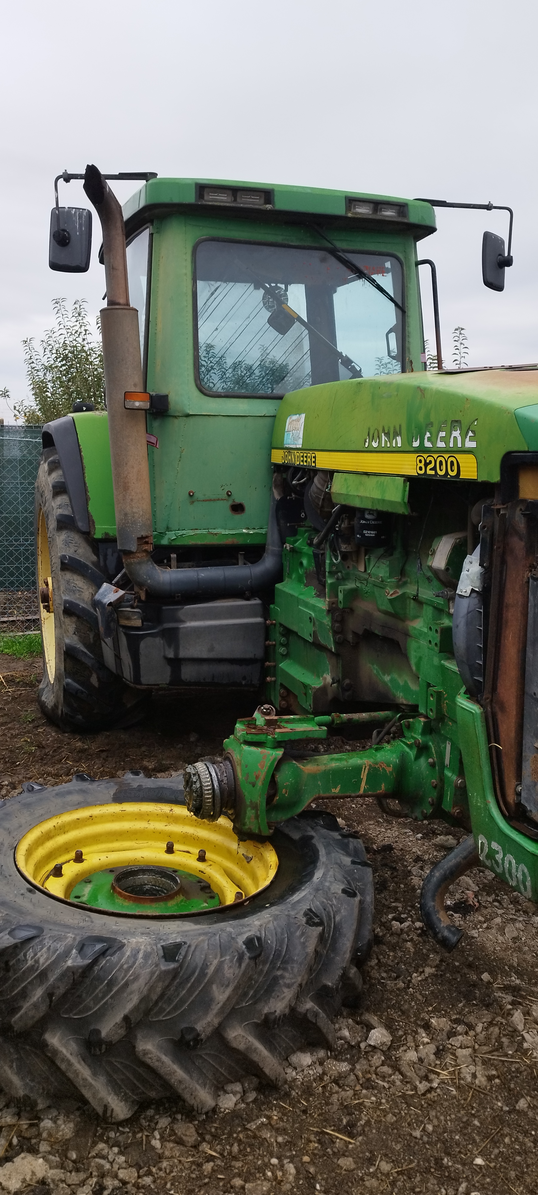 TRACTOR JOHN DEERE 8200