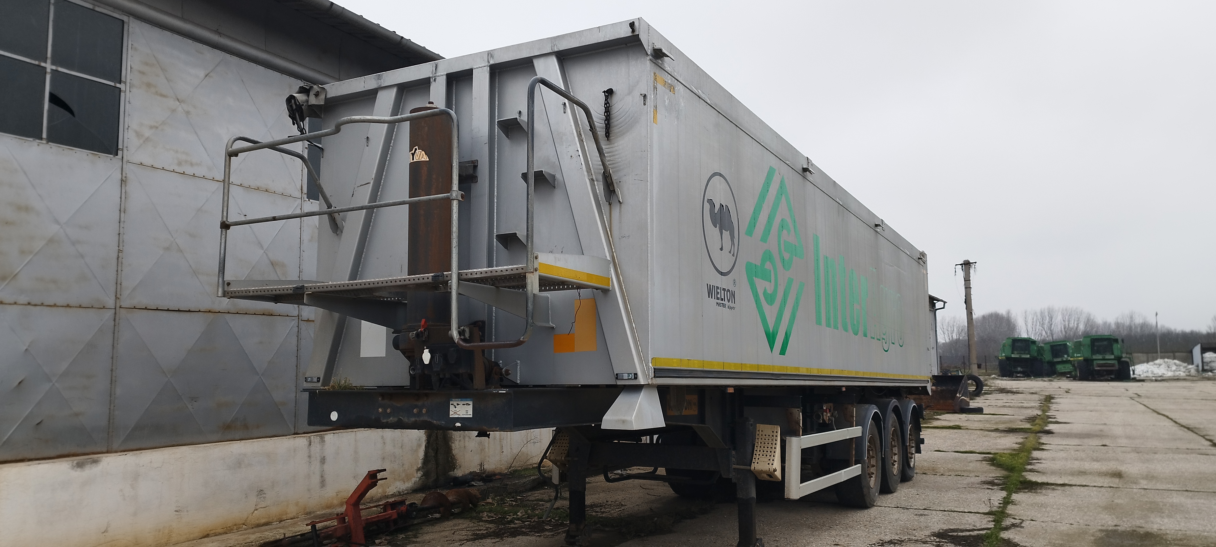 SEMIREMORCA BASCULANTA WIELTON TR77YNZ