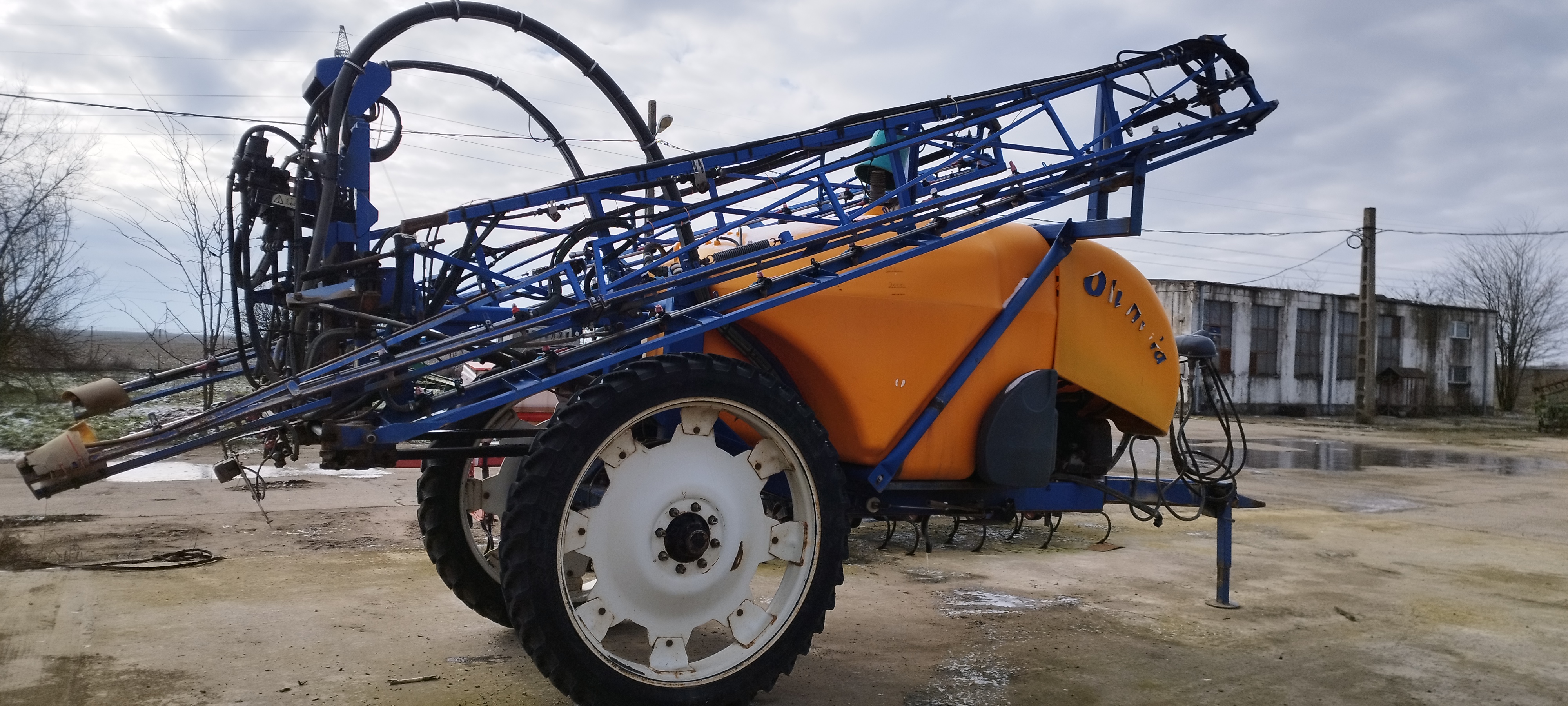 MASINA DE ERBICIDAT OLYMPIA 2700 CARUELLE