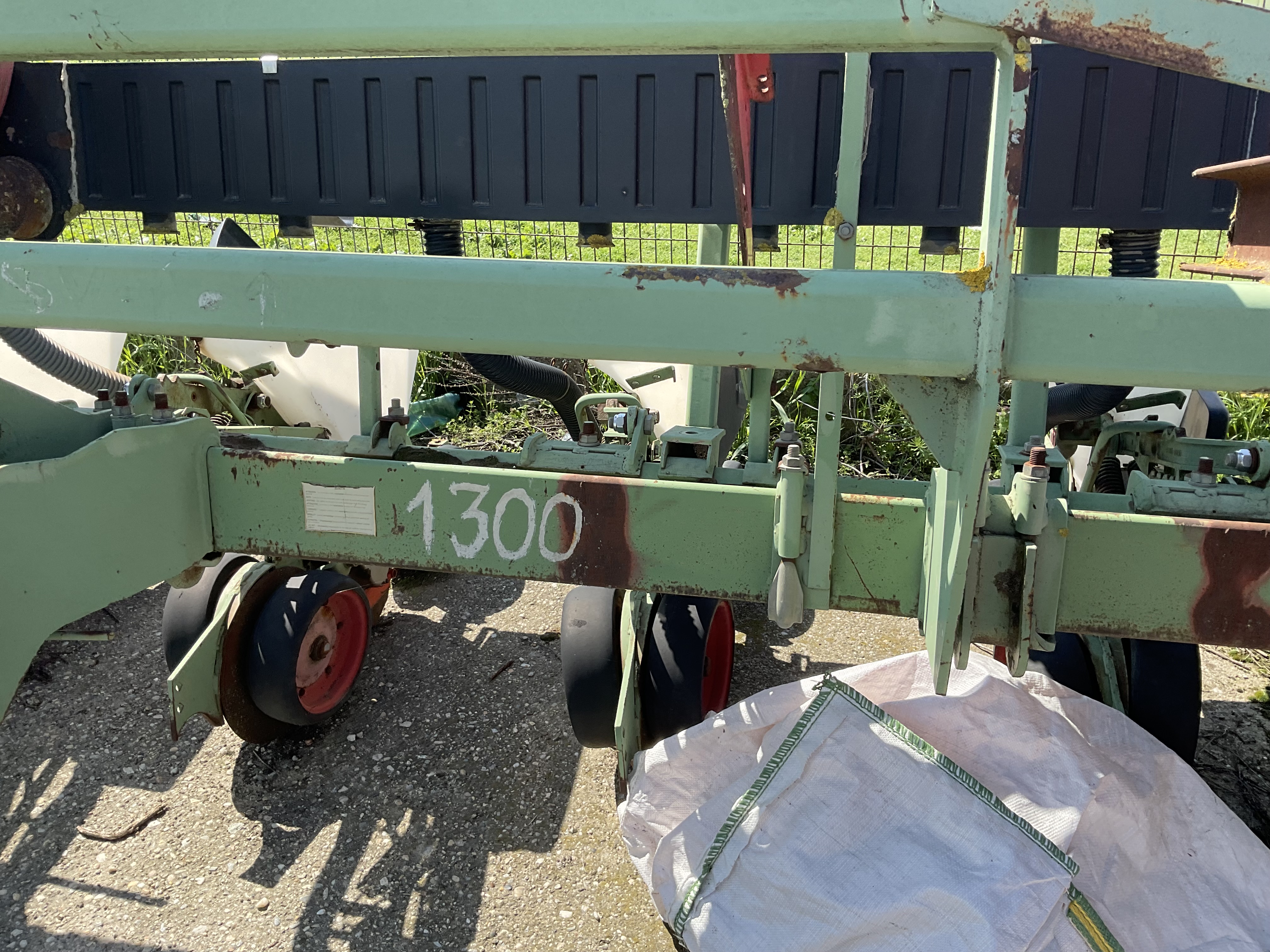 SEMANATOARE PRASITOARE 12 RANDURI MONOSEM