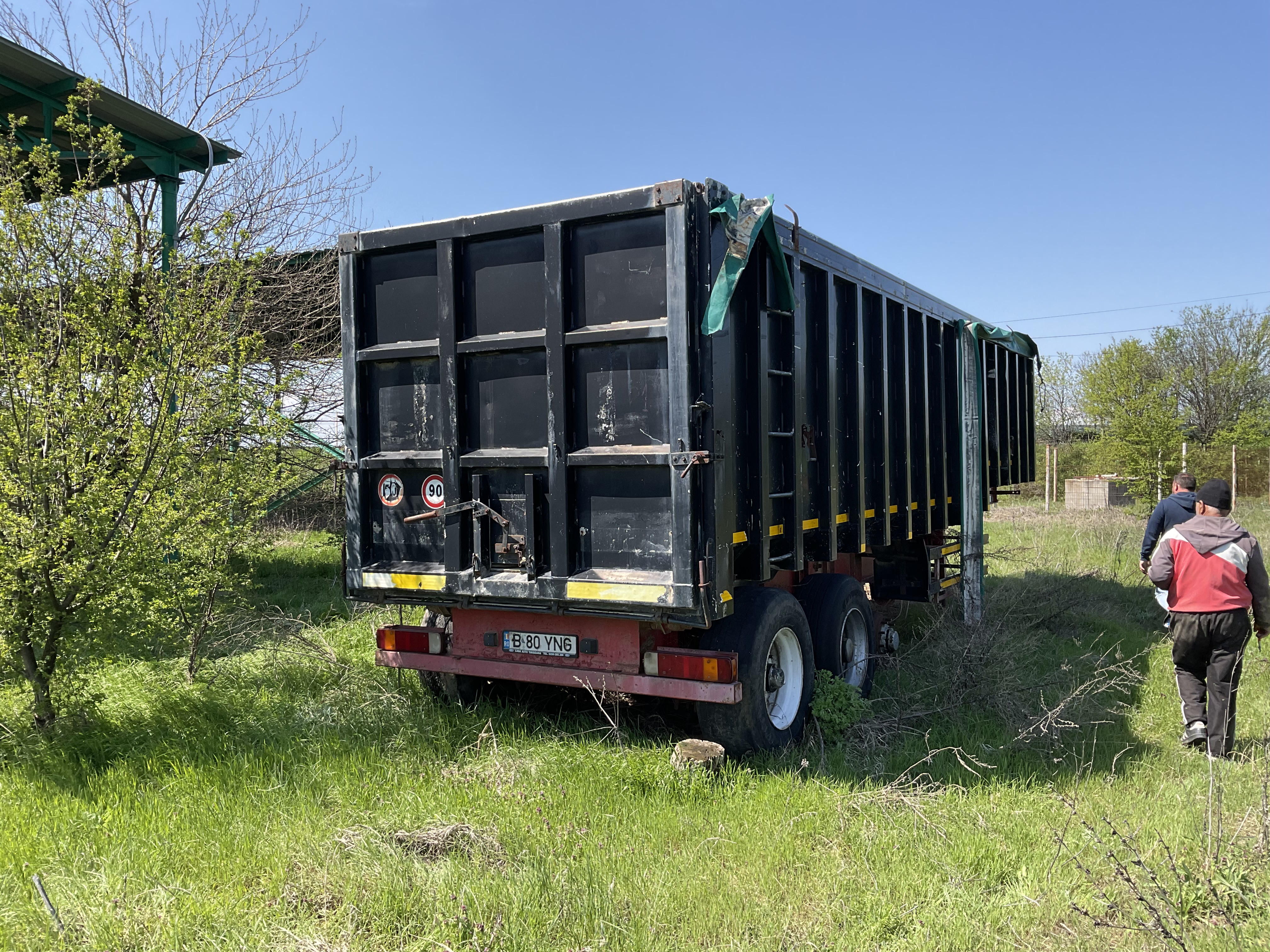 SEMIREMORCA BASCULANTA BLUMHARD B80YNG